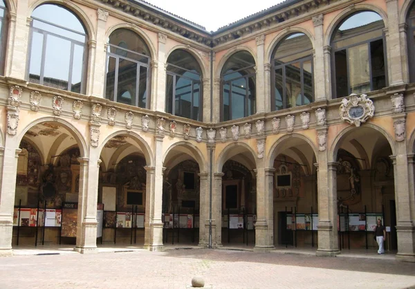 veranda ile arma soylu ailelerin Bologna, İtalya