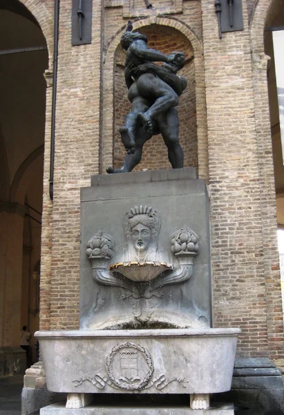 Parma Architektur: Gebäude, Straße, Skulptur, Fluss, Brücke, Blume, Kirche, Kathedrale — Stockfoto