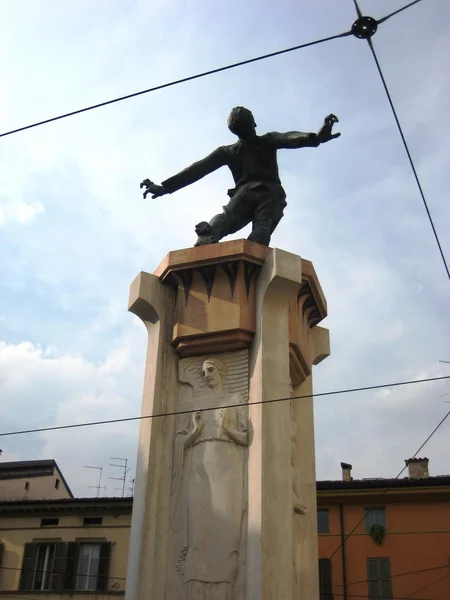 Parma, Italia. Il monumento ai caduti nella prima guerra mondiale . — Foto Stock