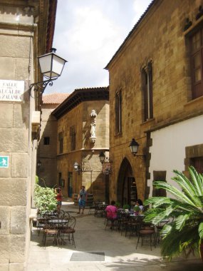 İspanyol Köyü (poble espanyol) - montjuic Barcelona (İspanya)'ın eteklerinde yer alan, mimari bir açık hava Müzesi. mimari, stil ve kültür İspanya'nın çeşitli bölgelerinden sundu