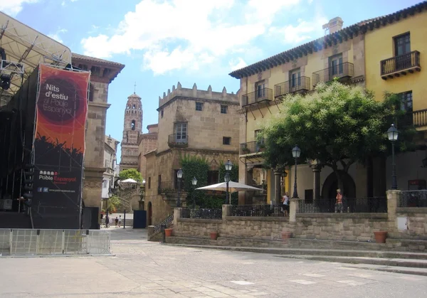 Spansk by (poble espanyol) - en arkitektonisk open-air museum, ligger vid foten av montjuic i barcelona (Spanien). arkitektur, stil och kultur i olika regioner av Spanien presenteras — Stockfoto