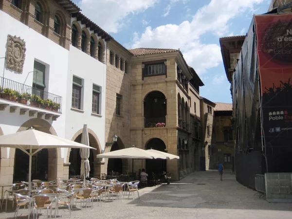Spanish Village (Poble Espanyol) - un museo architettonico all'aperto, situato ai piedi del Montjuic a Barcellona (Spagna). Vengono presentati l'architettura, lo stile e la cultura delle varie regioni della Spagna — Foto Stock