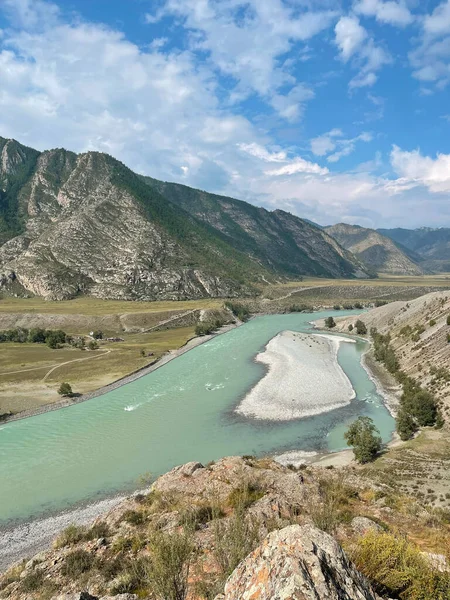 Der Zusammenfluss der Flüsse Katun und Chuya, Altai, Russland — Stockfoto