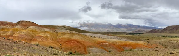 Kolorowe góry lub Mars w Altai, Rosja — Zdjęcie stockowe