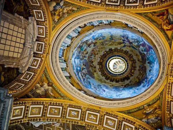 Intérieur de l'église chrétienne — Photo