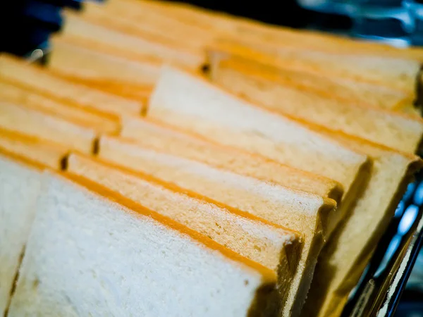 Brot auf dem Schreibtisch — Stockfoto