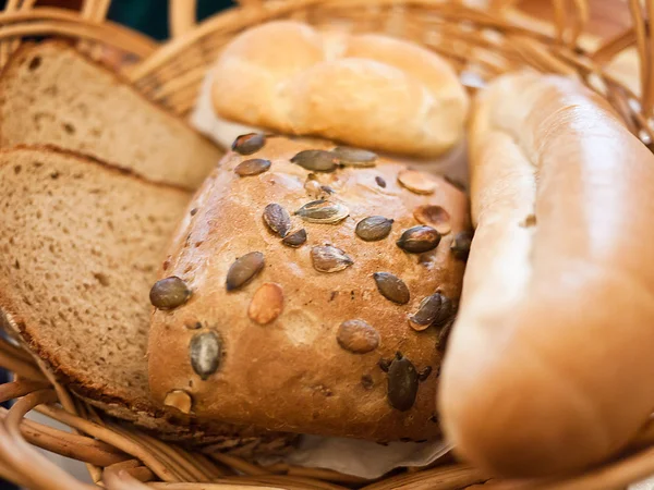 Brood op het Bureau — Stockfoto