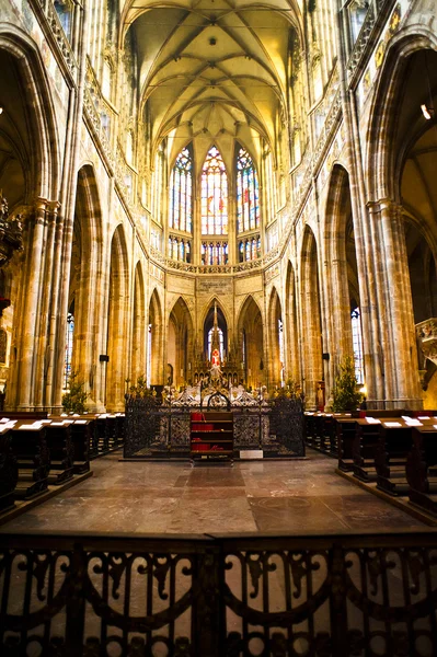 Intérieur de la cathédrale Saint-Vitus à Prague — Photo