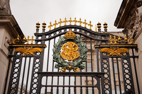 Poort op buckingham palace — Stockfoto