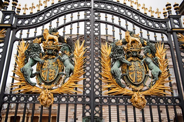 Gate på buckingham palace — Stockfoto