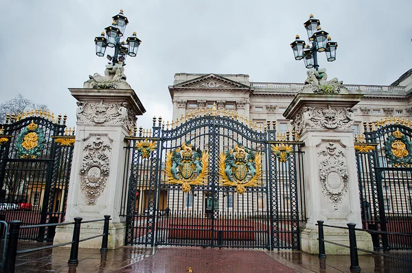 Portão no palácio de Buckingham — Fotografia de Stock