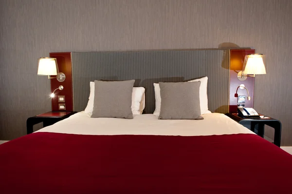 Bed in a hotel room — Stock Photo, Image