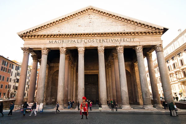 Vista del Panteón por la mañana. En Roma. Italia . —  Fotos de Stock