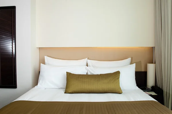 Bed in a business hotel room — Stock Photo, Image