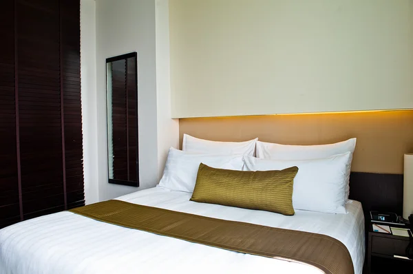 Bed in a business hotel room — Stock Photo, Image