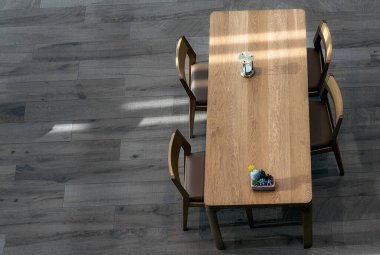 ahşap masa ve sandalyeler, üstten görünüm