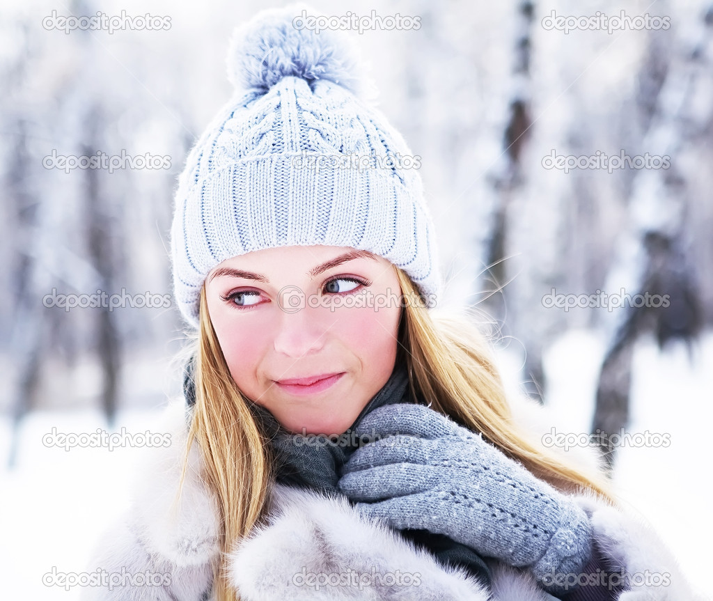 The young, beautiful girl, is photographed in the cold winter in park