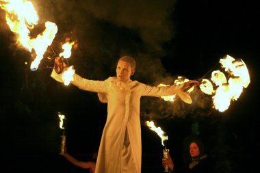 Ateşle göster