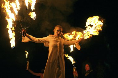 Ateşle göster