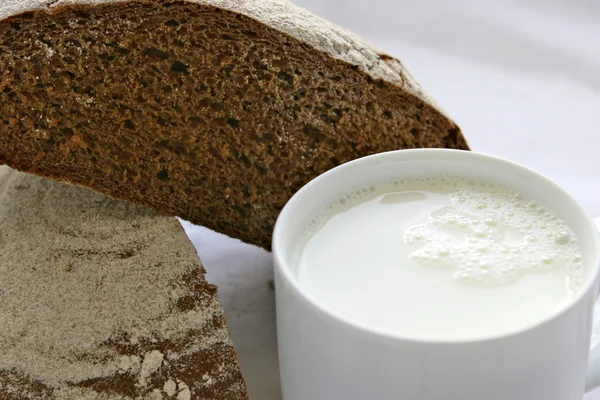 Bread and Milk — Stock Photo, Image