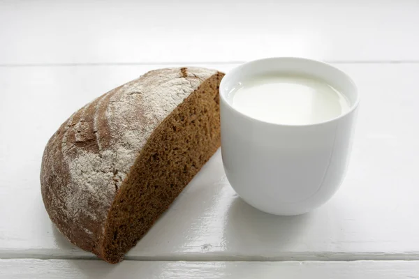 Bread and Milk — Stock Photo, Image