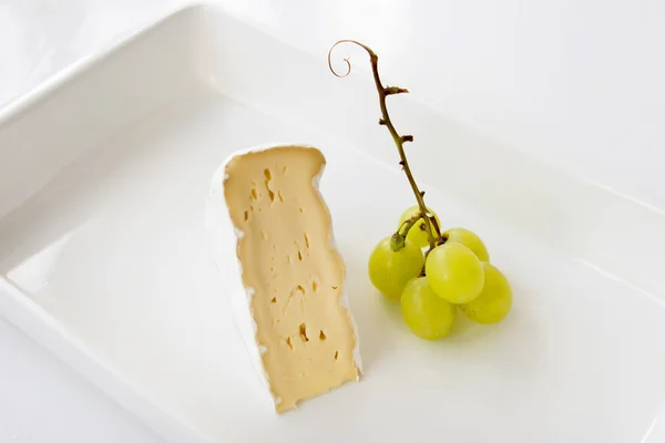 Cheese. Camembert and grapes — Stock Photo, Image