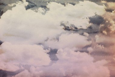 Bulutlu soyut suluboya arka plan, doğal mavi bulutlu gökyüzü. Panoramik arkaplan resimleme dokusu