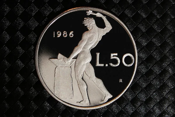 50 liras de moeda antiga itália — Fotografia de Stock