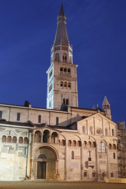 Modena, kubbe ve ghirlandina
