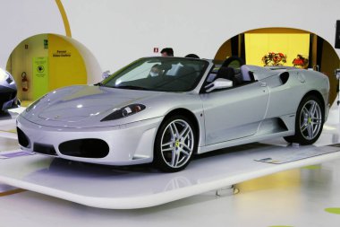 Modena, İtalya, Aralık 2021, MEF Ferrari Müzesi Casa Enzo Ferrari, Ferrari 430 Spider, yıl 2005