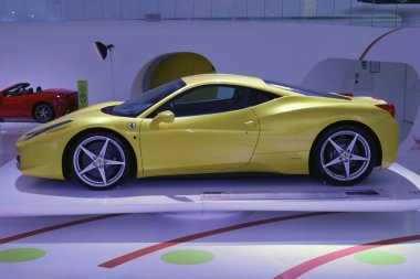 Modena, İtalya, Aralık 2021, MEF Ferrari Müzesi Casa Enzo Ferrari, Ferrari 458 İtalya yılı 2009