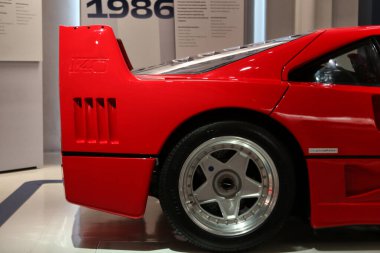 Modena, İtalya, Aralık 2021, MEF Ferrari Müzesi doğum yeri Enzo Ferrari F40, yıl 1987