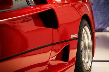 Modena, İtalya, Aralık 2021, MEF Ferrari Müzesi doğum evi Enzo Ferrari F40, yıl 1987, süper araba detayları