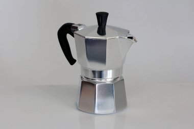 İtalyan moka kahve makinesi, İtalyan tasarımı, alüminyum malzeme.