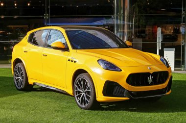 Modena, İtalya, Mayıs 2022, Maserati Grecale Fabrikanın resmi gösteri odasında, Motor Vadisi Sergisi 2022
