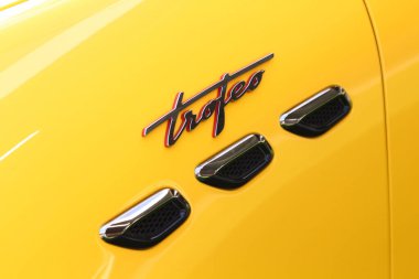 Modena, İtalya, Mayıs 2022 - Maserati Grecale Trofeo araba detayları, İtalyan spor arabası