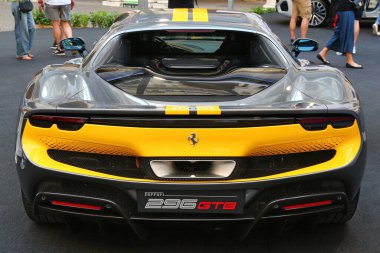 Modena, İtalya, Mayıs 2022, Ferrari 296 GTB arka plan detayı, Motor Vadisi sergisi