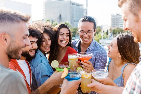 Group of happy multiracial friends having fun drinking cocktails at summer party —  Fotos de Stock