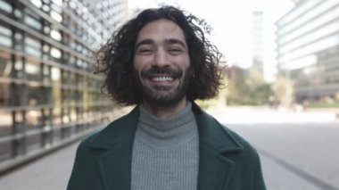 Profesyonel iş adamlarından oluşan başarılı bir ekip çalışması.