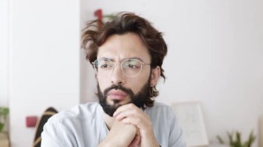 Başarılı iş adamı işe ara verirken hayal kurmaktan kaçıyor..