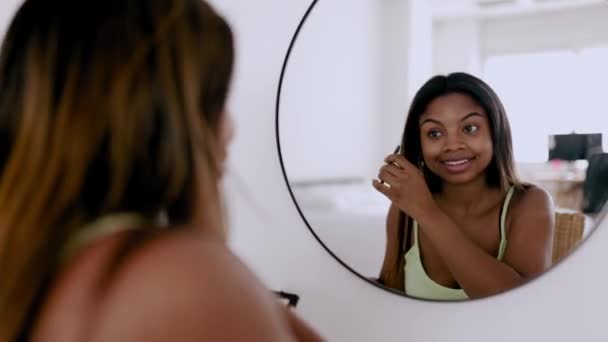 Young Hispanic Latina Woman Applying Makeup Her Bedroom Teenager Female — Stock Video