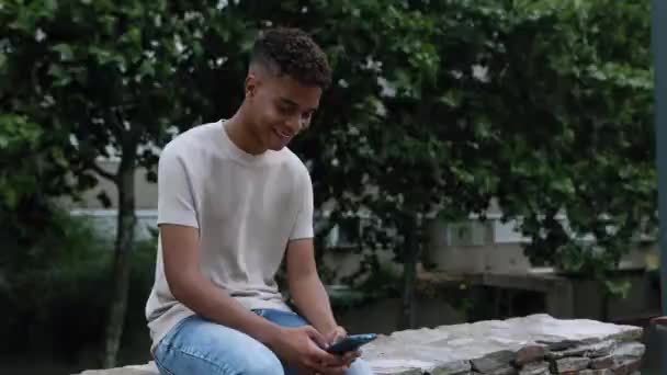 Happy Young Hispanic Latin Teenager Boy Having Fun Chatting Smartphone — Stok video