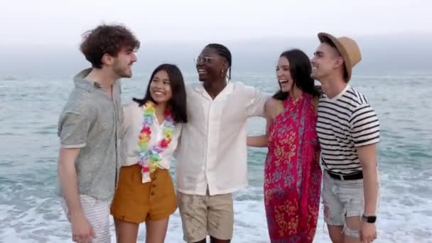 Grupo Unido Pessoas Multirraciais Felizes Divertindo Livre Sorrindo Jovens Amigos — Vídeo de Stock
