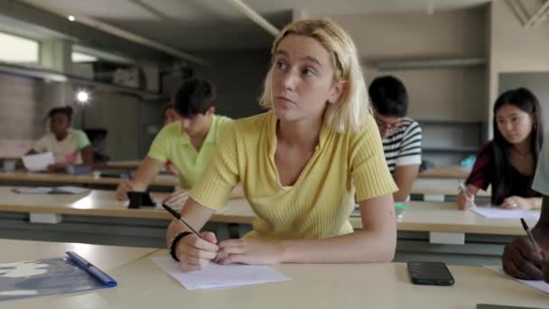 Young Caucasian Student Woman Taking Notes While Listening Teacher Lecture — 图库视频影像