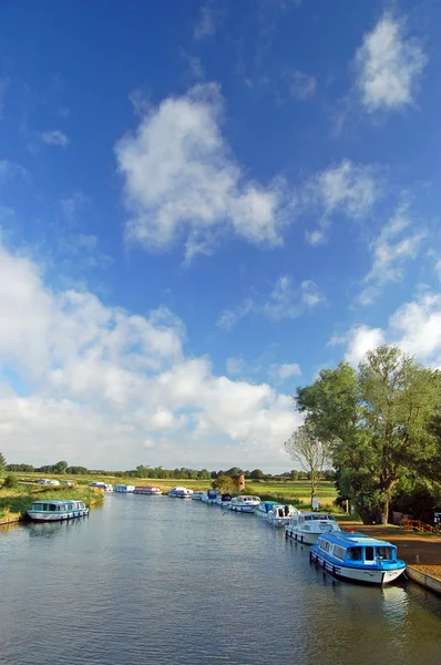 Barcos en las Norfolk Broads — Foto de Stock