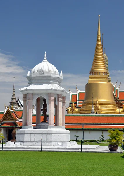 壮大な宮殿、phra kaeo のバンコク、タイ — ストック写真