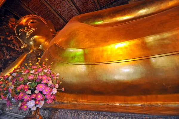 Buddhaens hvilested: Wat Pho, Bangkok, thailand – stockfoto