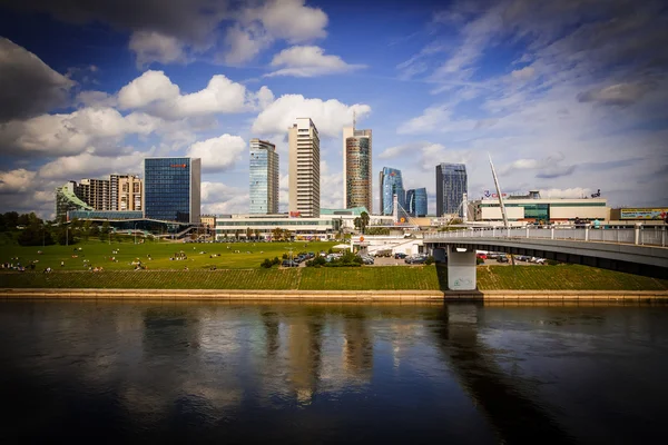 Vista de la zona de bullicio de Vilnius, Lituania Imagen de stock