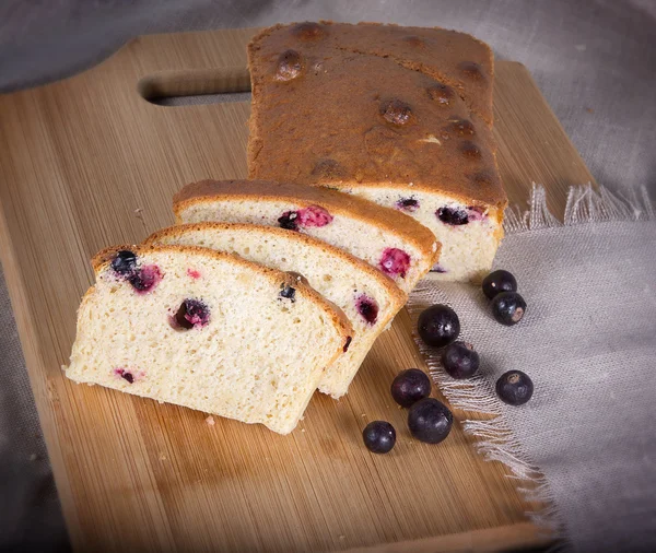Cake with black currant of oat bran — 图库照片