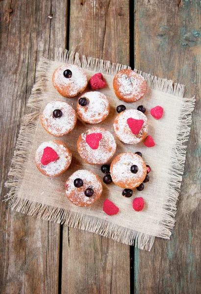 Mini cupcakes with dried berries — Stock Photo, Image